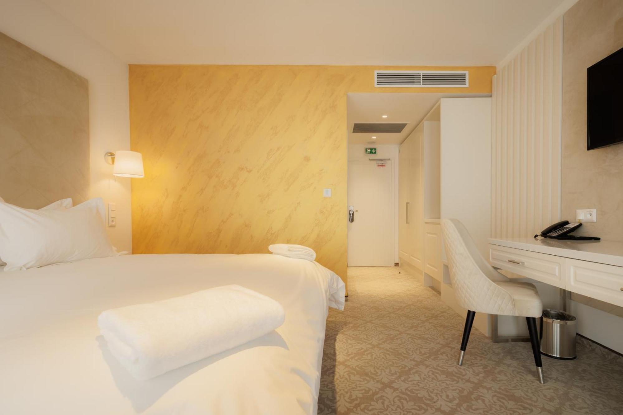 Hotel Arcade 3*