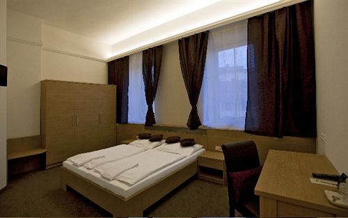 Arcade Hotel